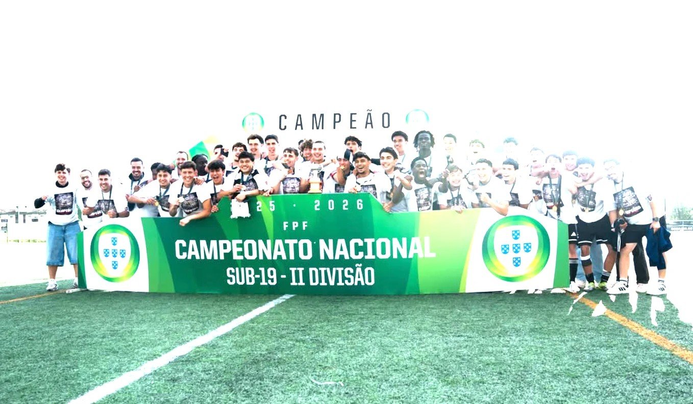 Lucca Ayala et le Casa Pia AC fêtent le titre de champion du Portugal U19, II Divisão 2025-2026