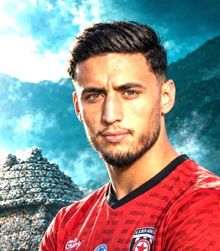 Rayane Gacem sous le maillot rouge de l’ES Ben Aknoun