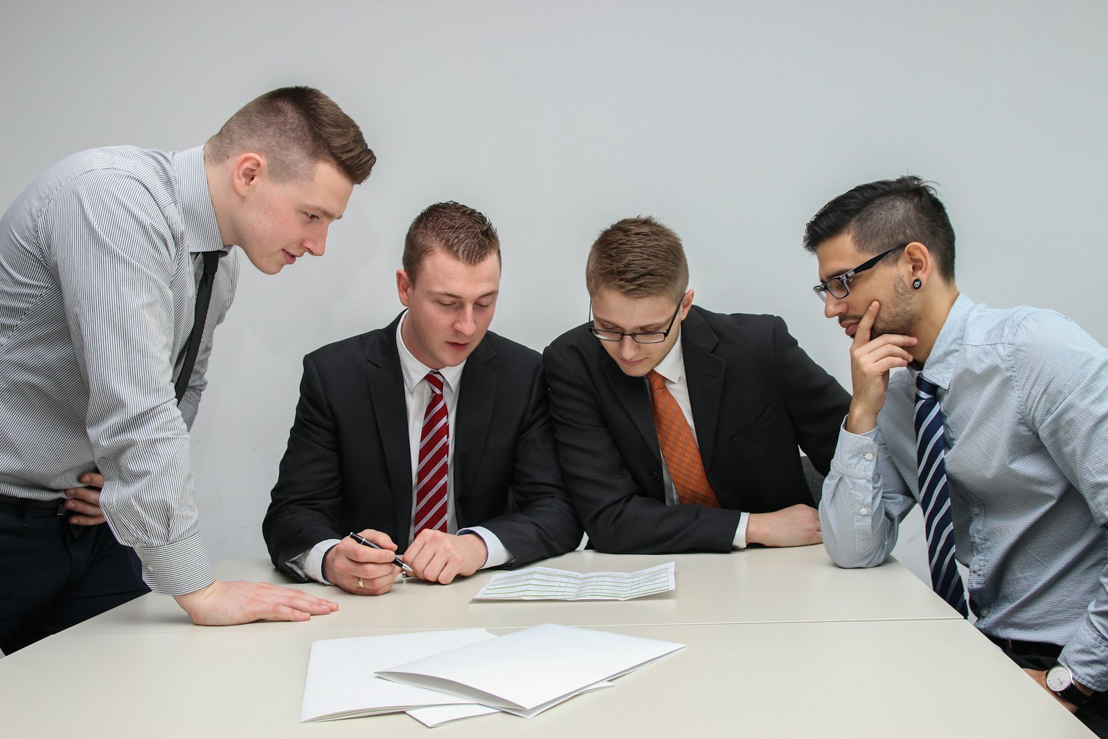 Bien choisir son agent : 5 questions à poser avant de signer